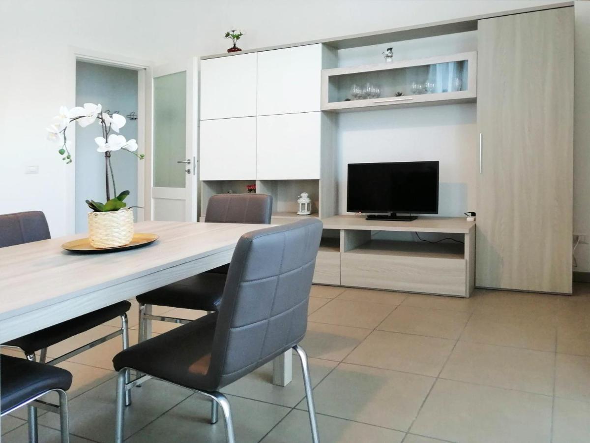 קומו Appartamento Aida - Near The Center With Private Parking E Ac מראה חיצוני תמונה